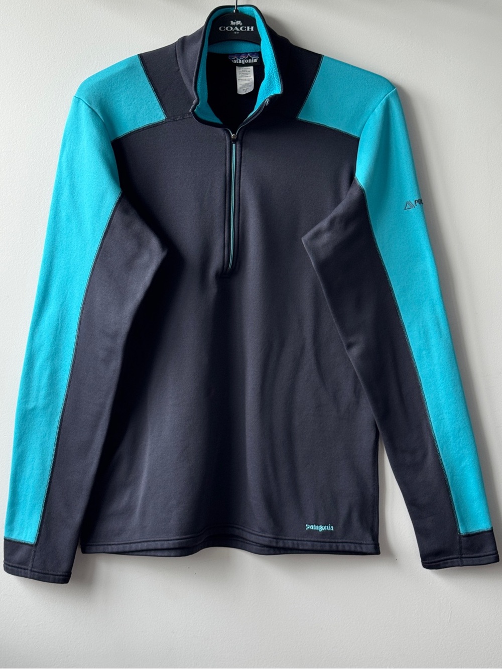 Patagonia Men's Capilene Midweight 1/4-Zip
Pullover Navy Turquoise Size M